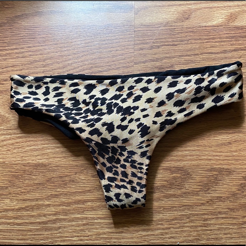 Reversible cheetah black bikini bottoms